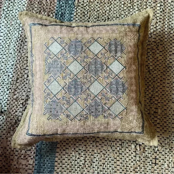 Lulu and Georgia pillows - Picture 3 of 4